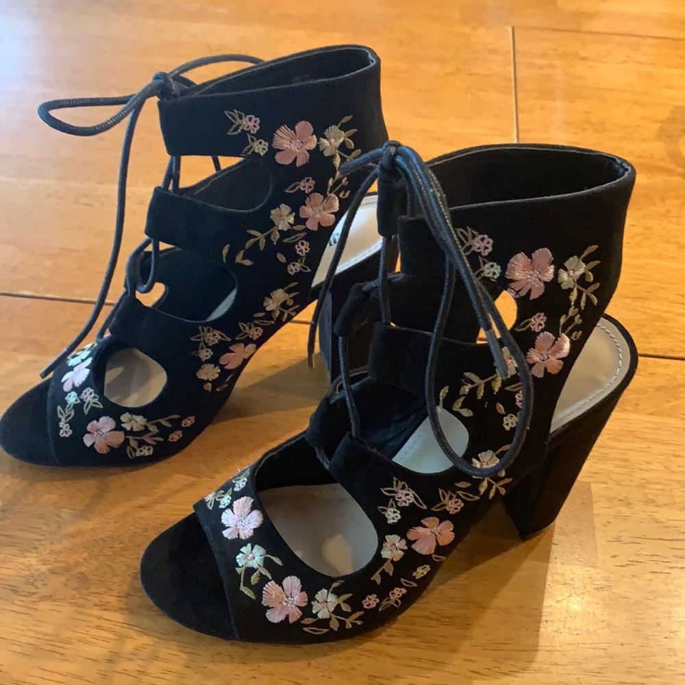 Just Fab Lizette Lace Up Floral High Heel Size 9